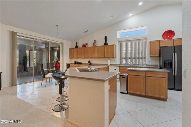 Foto del edificio - 15130 W Waterford Dr