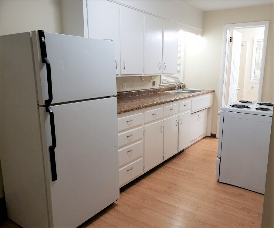 Kitchen - 117 6th St NW