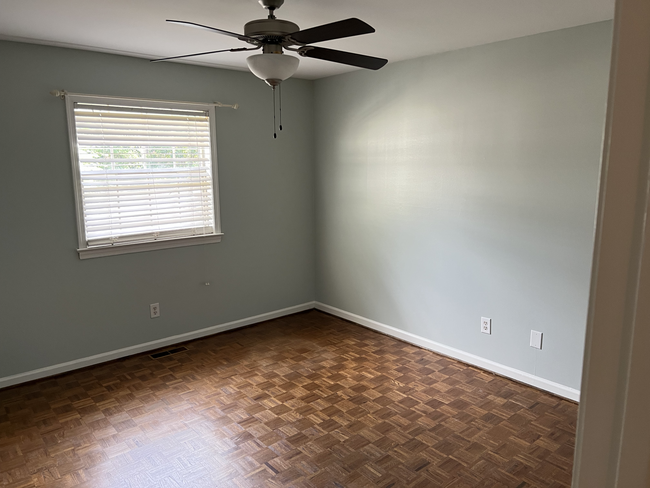 Foto del edificio - 3751 Jamestown Cir