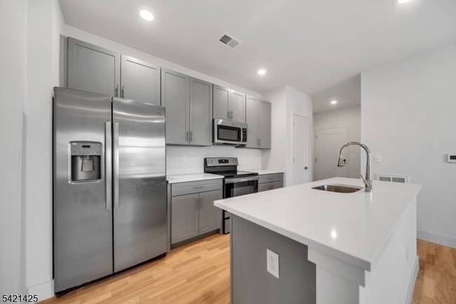 Building Photo - 1037 Amboy Ave