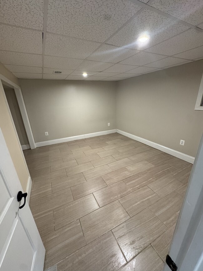 Building Photo - 628 Ingleside Ave