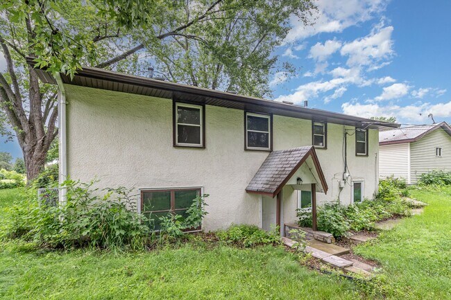 Foto del edificio - Spacious 5bed|2bath Home w/ Large Backyard...