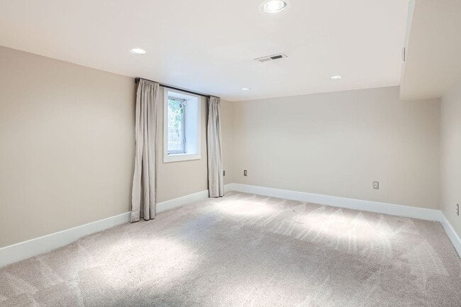 Building Photo - Beautiful Home in Cherry Creek- Great Loca...