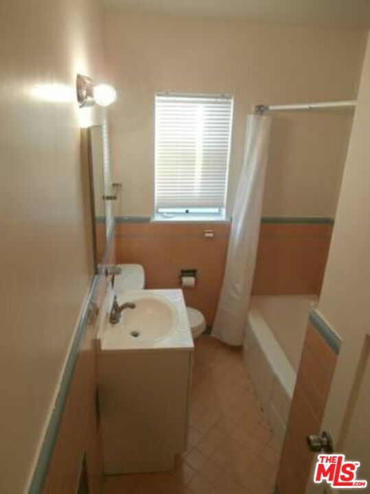 Foto del edificio - 1025 N San Vicente Blvd