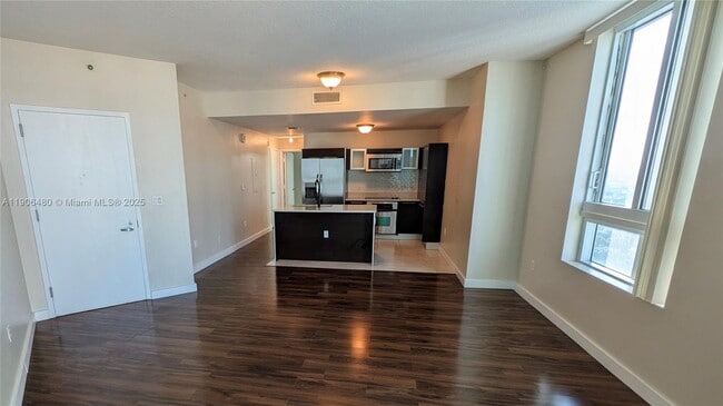 Building Photo - 1900 N Bayshore Dr