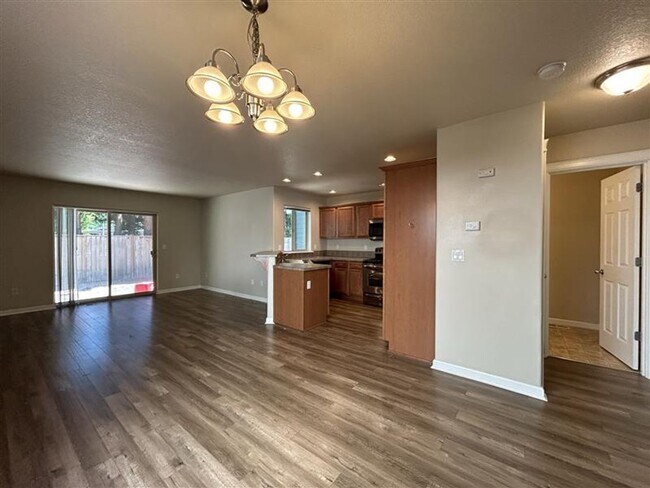 Foto del edificio - Move-In Ready! 3 Beds 2.5 Baths Townhome w...