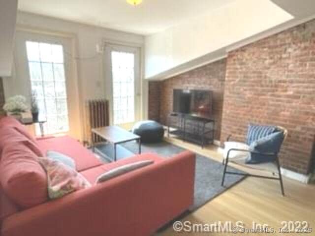 Primary Photo - 74 Pearl St