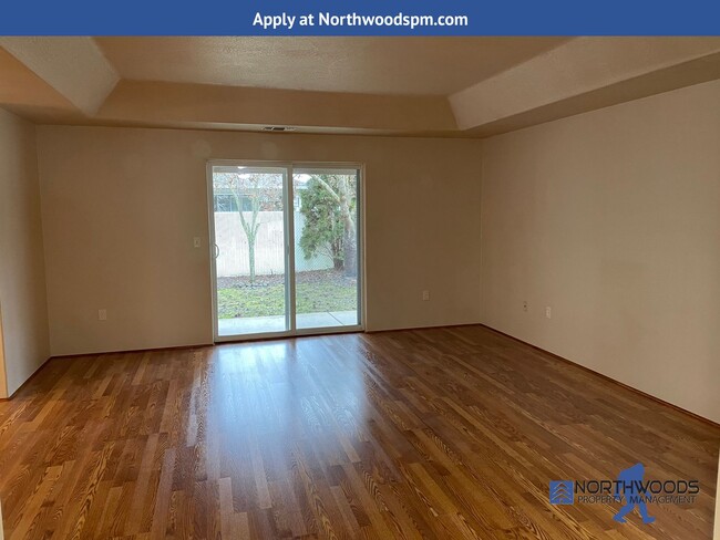 Building Photo - Very Nice 3 Bedroom 2 Bathroom Home in Bea...