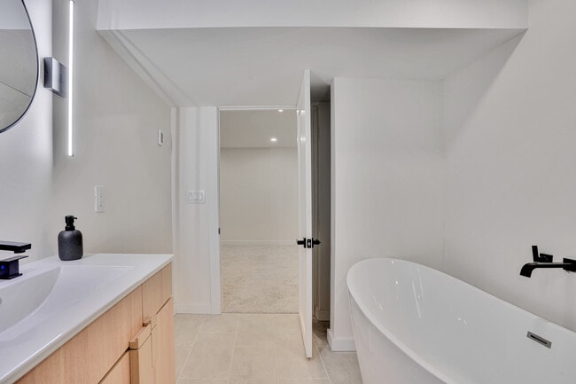 Building Photo - 3412 W 132nd St
