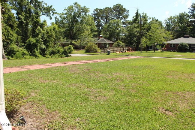 Foto del edificio - 406 Woodland Dr
