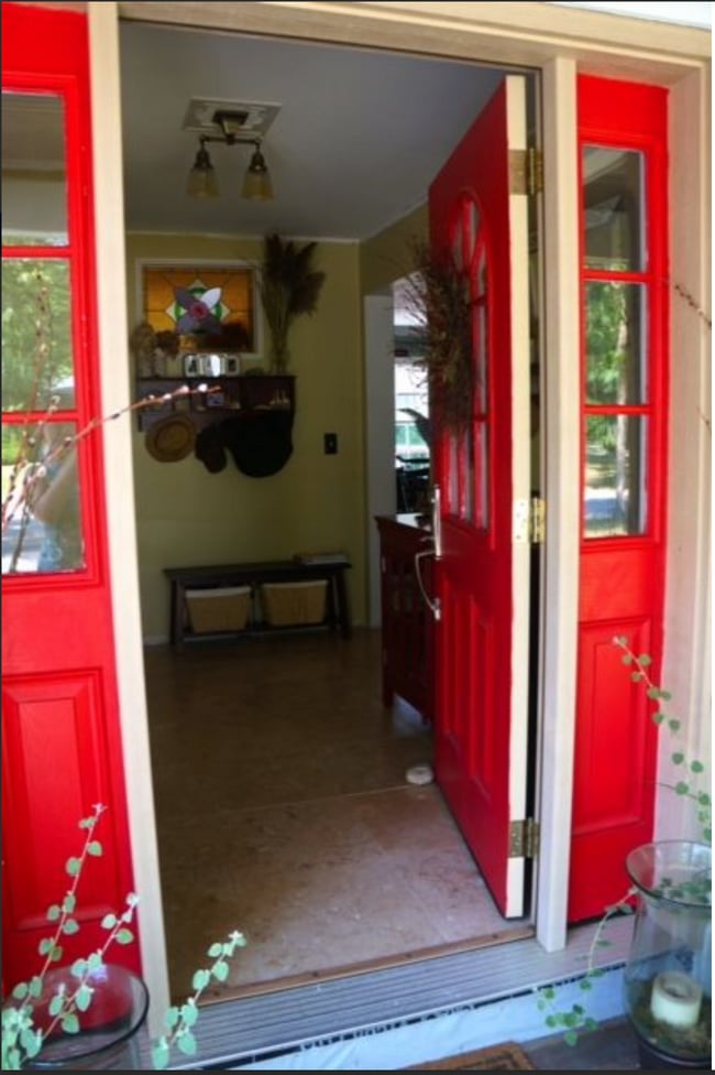 Front entryway - 7 Evelyn Dr