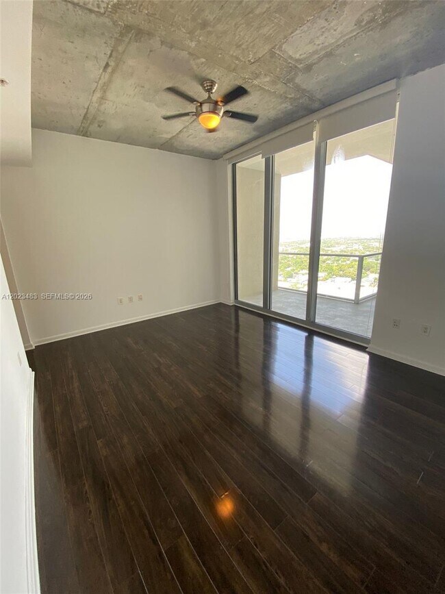 Foto del edificio - 3470 E Coast Ave