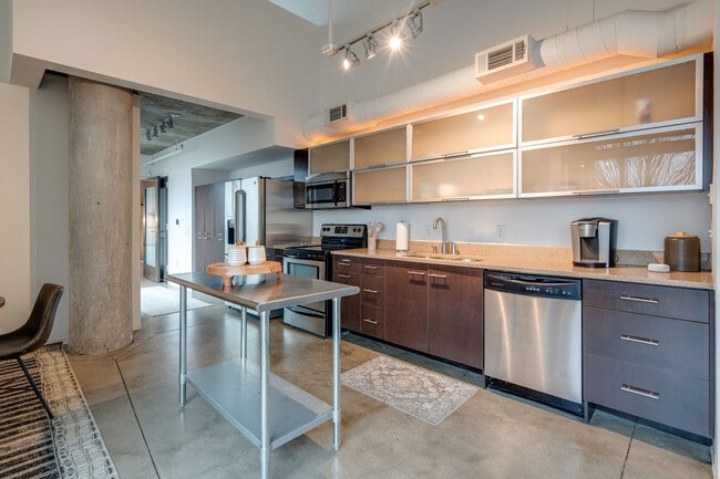Building Photo - 2115 Yeaman Pl
