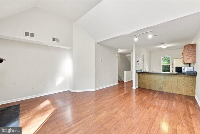 Building Photo - 319 Cashel Ct
