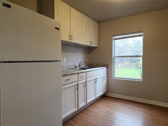 Building Photo - 1708 Singleton Ave