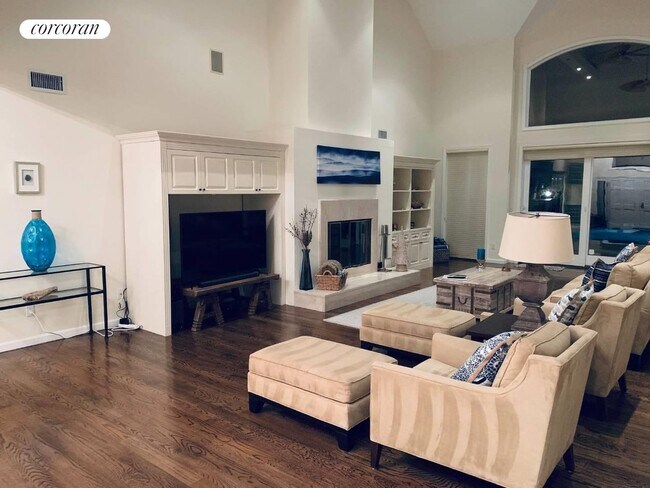 Foto del edificio - 2642 Quogue Riverhead Rd