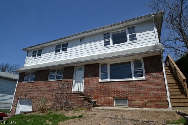 Building Photo - 82 Rose Pl