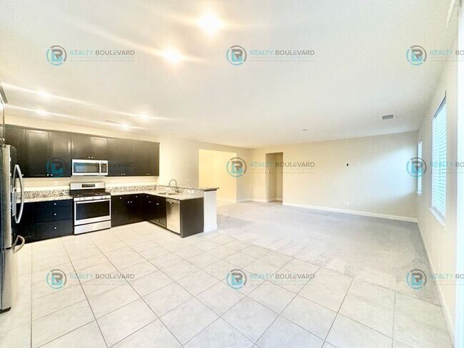 Foto del edificio - Beautiful 4 Bedroom, 2 Bathroom, 2 car garage, Single Story Home