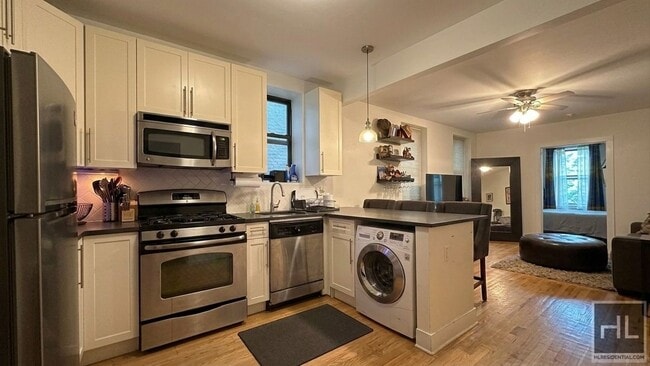 Building Photo - 305 W 150th St