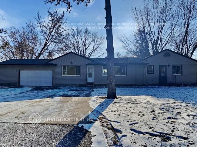 Building Photo - 2944 Albert St N