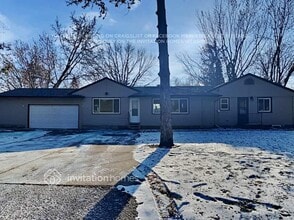 Building Photo - 2944 Albert St N