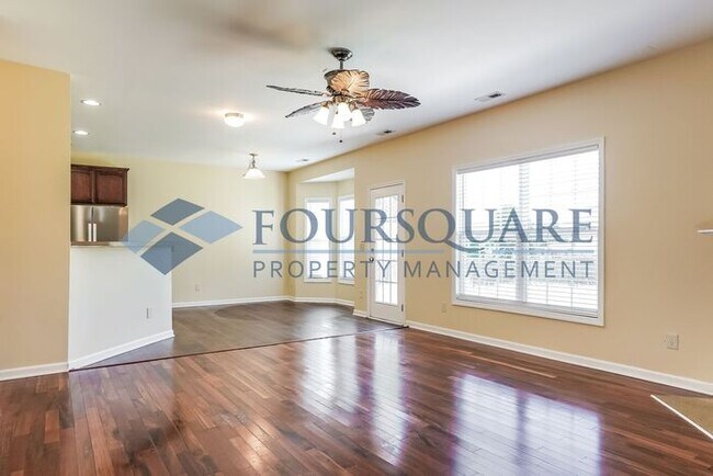 Foto del edificio - Single Family Home | First Floor Office | ...