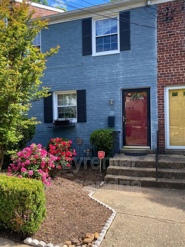 Building Photo - 213 Aspen St