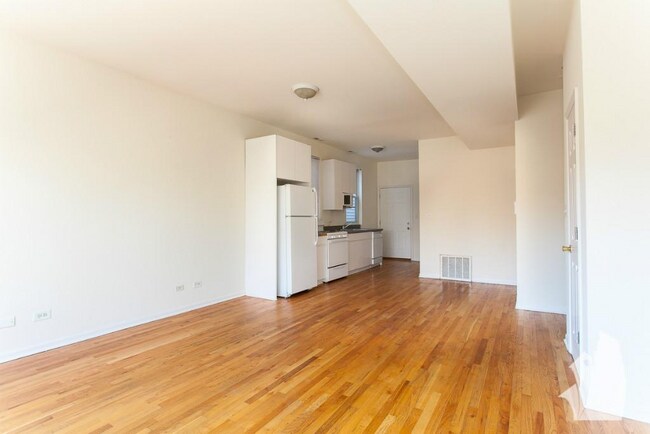 Foto del edificio - 2432 N Ashland Ave