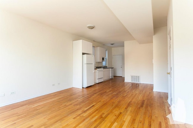 Building Photo - 2432 N Ashland Ave