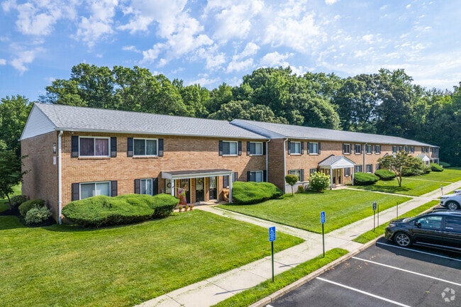 Building Photo - Orchard Court Apartments