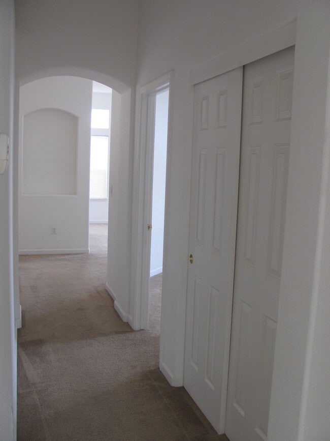 Building Photo - 930 Desert Breeze Way