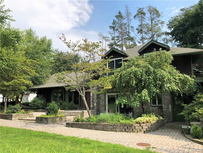 Building Photo - 7 Tamarack Rd