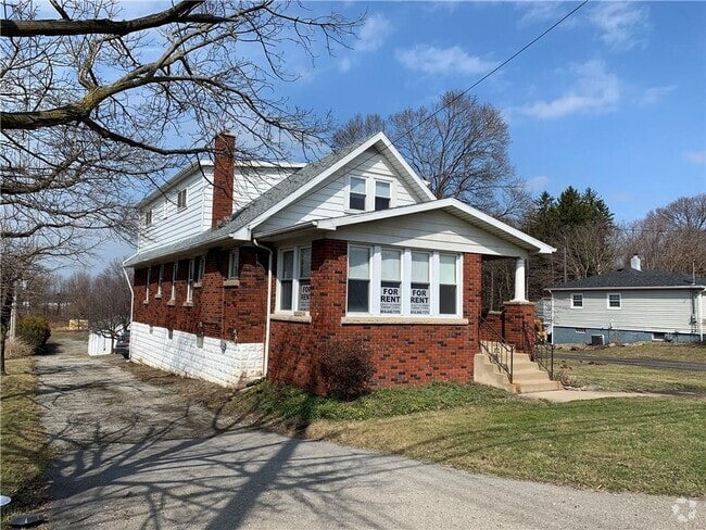 Building Photo - 4258 W Ridge Rd