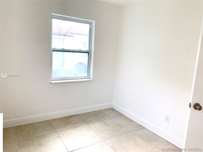 Foto del edificio - 444 NW 80th St