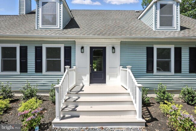 Building Photo - 439 S 8th Ave