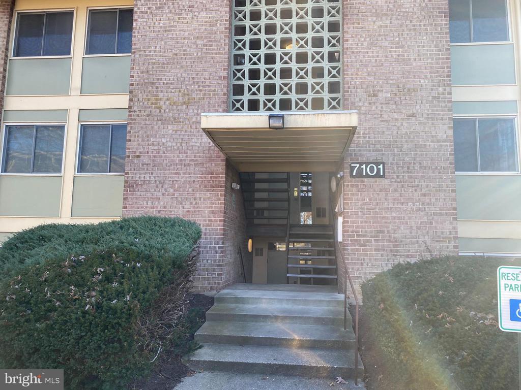 Foto principal - 7101 Donnell Pl