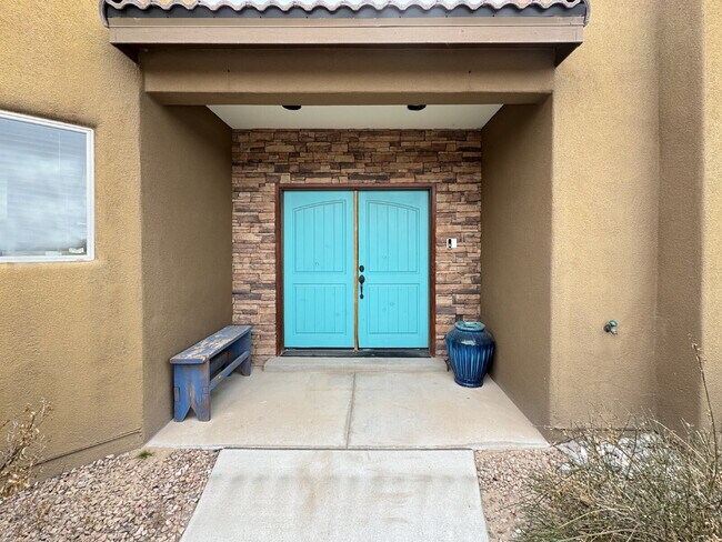 Foto del edificio - Corrales Stunner!