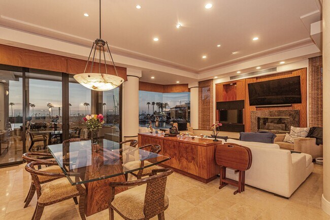 Building Photo - Exquisite Waterfront Gem.