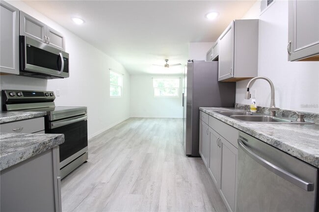 Foto del edificio - 1815 S Summerlin Ave