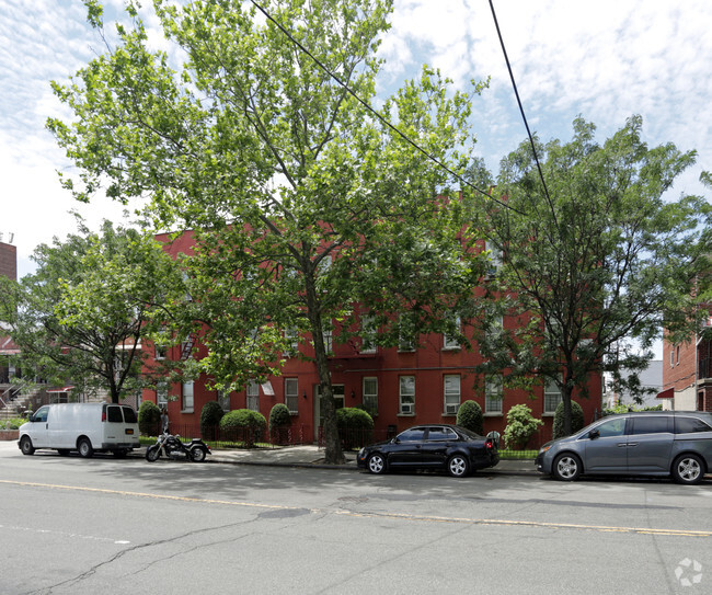 Building Photo - 1841 Williamsbridge Rd