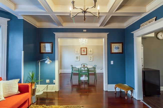 Building Photo - Goldie