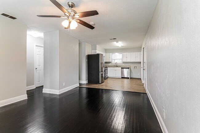 Foto del edificio - 3 BR/1BA | Newly Renovated Single Family Home | 1-Car Garage Parking | Gated backyard