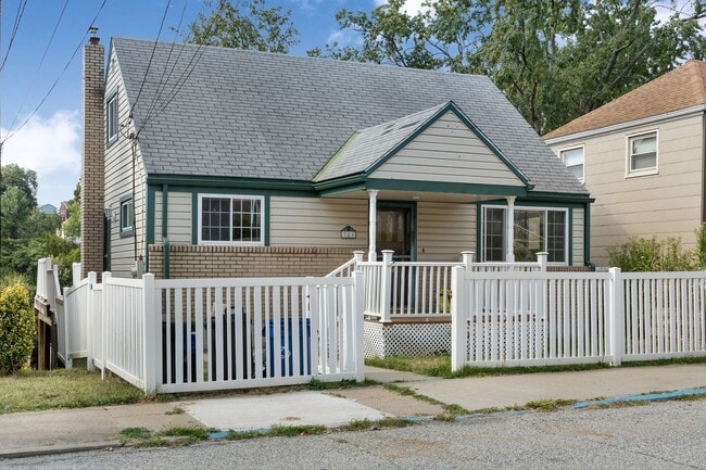 Recently Updated 3 Bedroom House In Mt. Wa... - Recently Updated 3 Bedroom House In Mt. Wa...