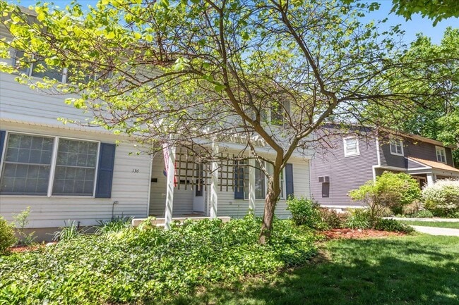 Building Photo - 334  1ST Street