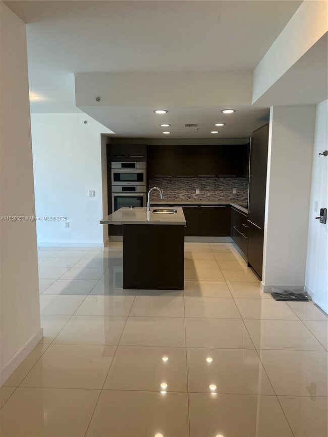 Foto del edificio - 7825 NW 107th Ave