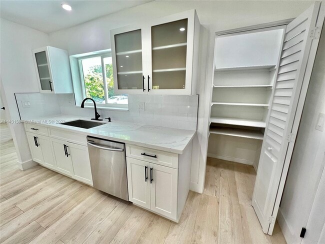 Building Photo - 7701 SW 53rd Pl