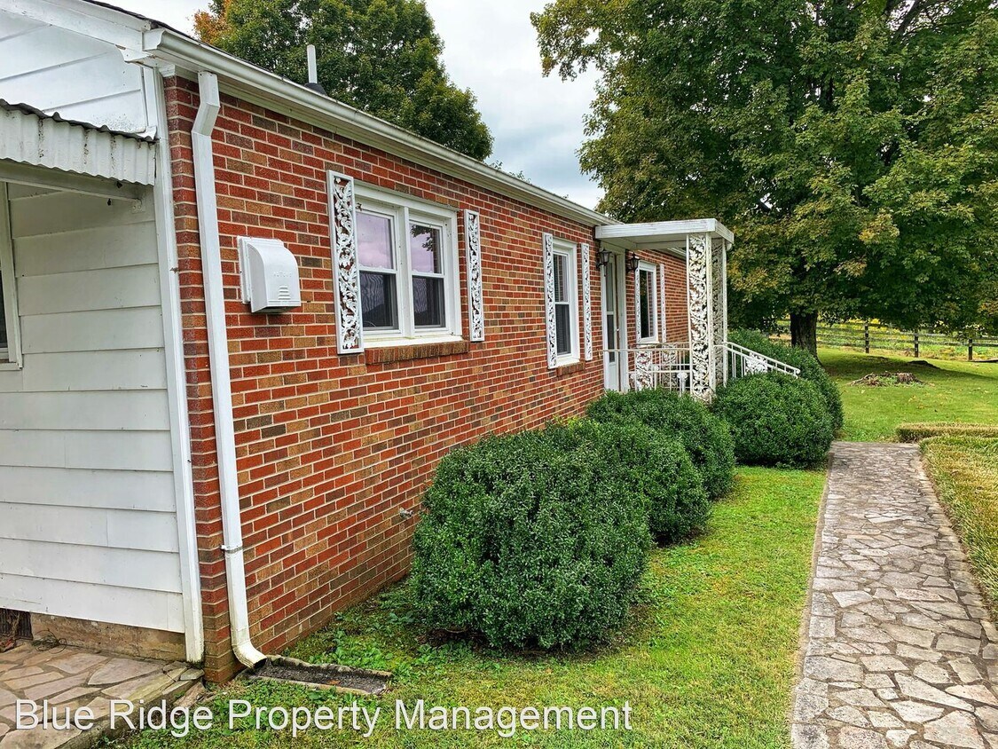 Primary Photo - 3 br, 2 bath House - 876 White Top Road