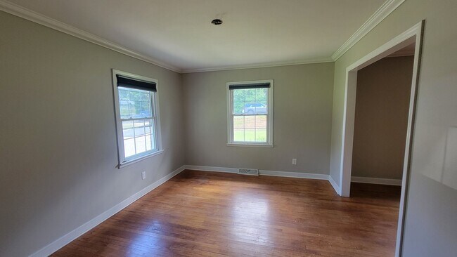 Foto del edificio - Exclusively Offered By Muse Realty, LLC