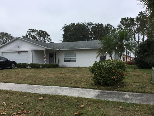 Building Photo - 137 Rebecca Dr NE