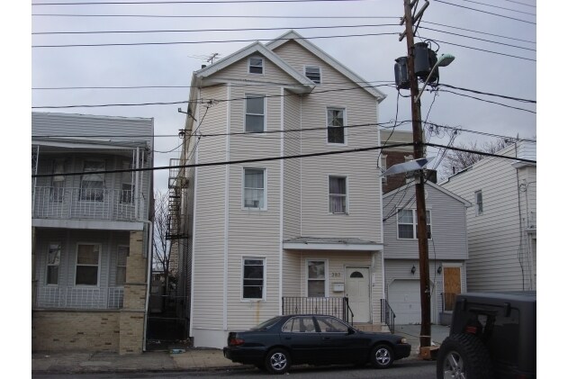 Primary Photo - 393 Division St